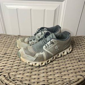 On Cloud ice blue size 7